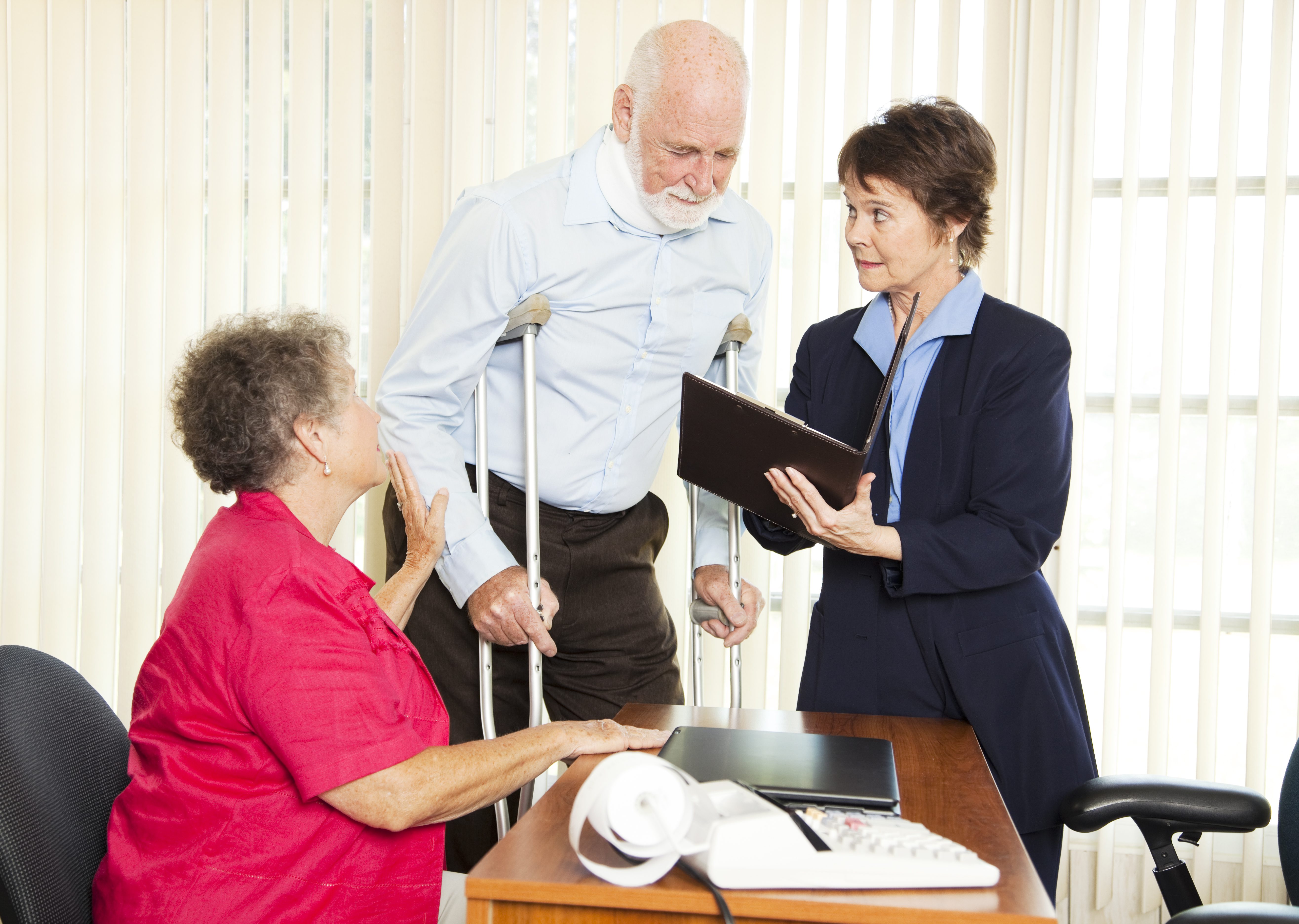 Stephen C. Carter, PC Attorney at Law | Hartwell, GA | injured man with crutches with wife meeting lawyer